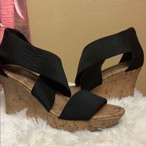 Black
wedges  